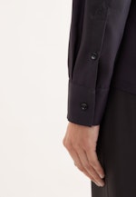 Hemdbluse mit Abnähern regular fit in Schwarz |  Seidensticker Onlineshop
