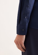 Hemdbluse mit Abnähern regular fit in Dunkelblau |  Seidensticker Onlineshop