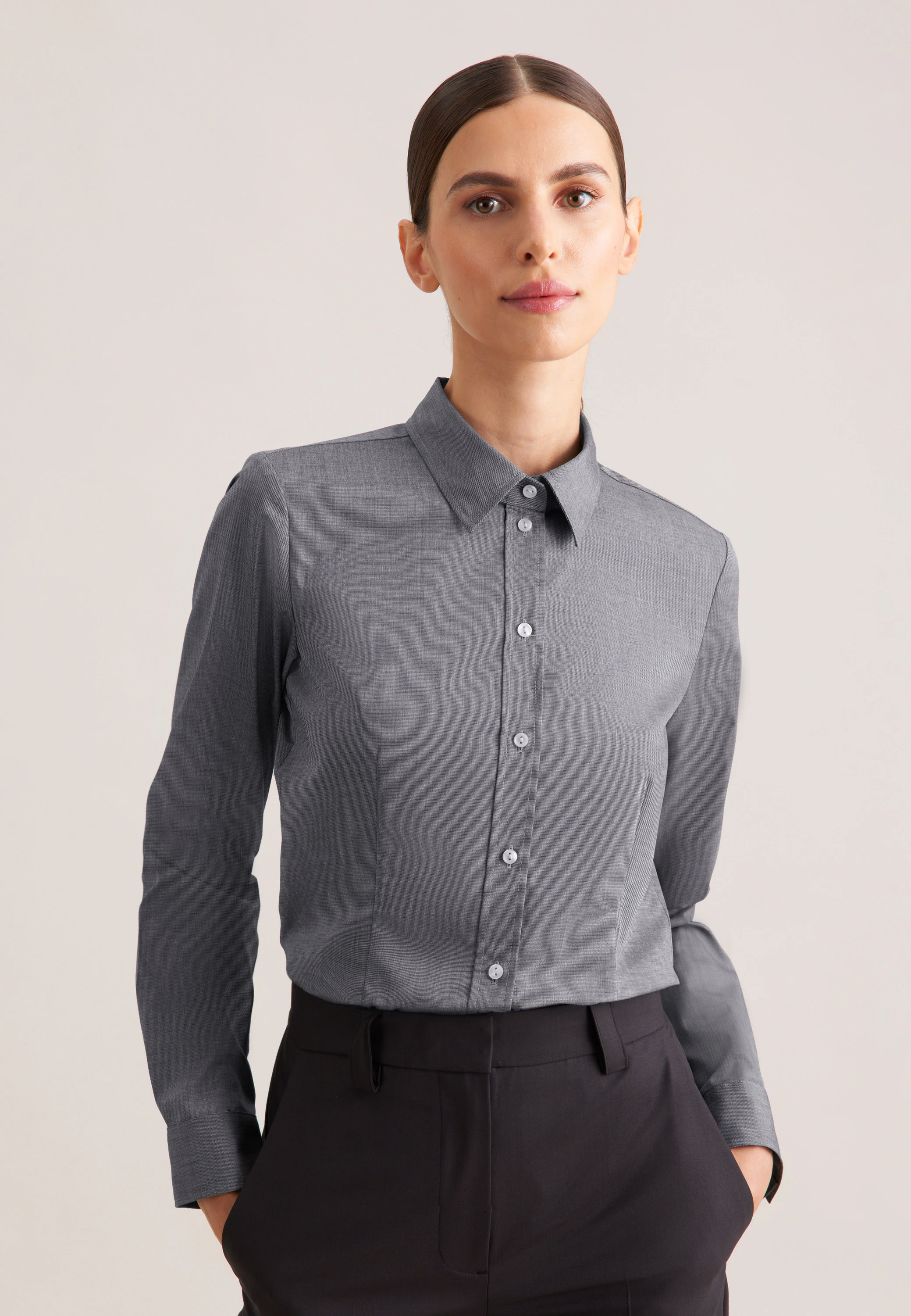 Hemdbluse mit Abnähern regular fit Grau