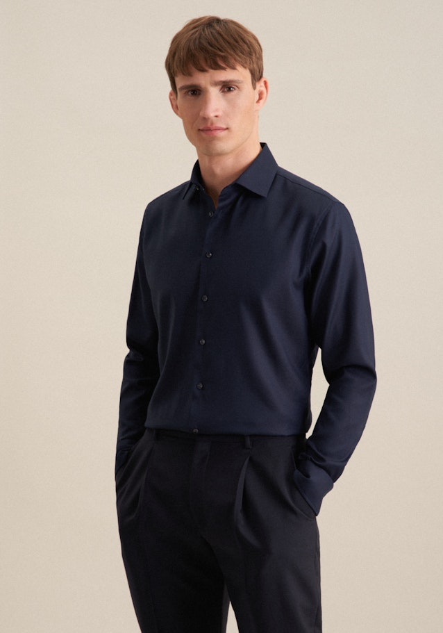 Non-iron Structure Business Shirt in Shaped with Kent-Collar in Dark Blue | Seidensticker Onlineshop