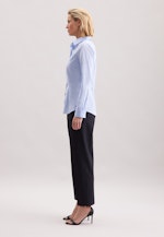 Hemdbluse mit Abnähern slim fit in Hellblau |  Seidensticker Onlineshop