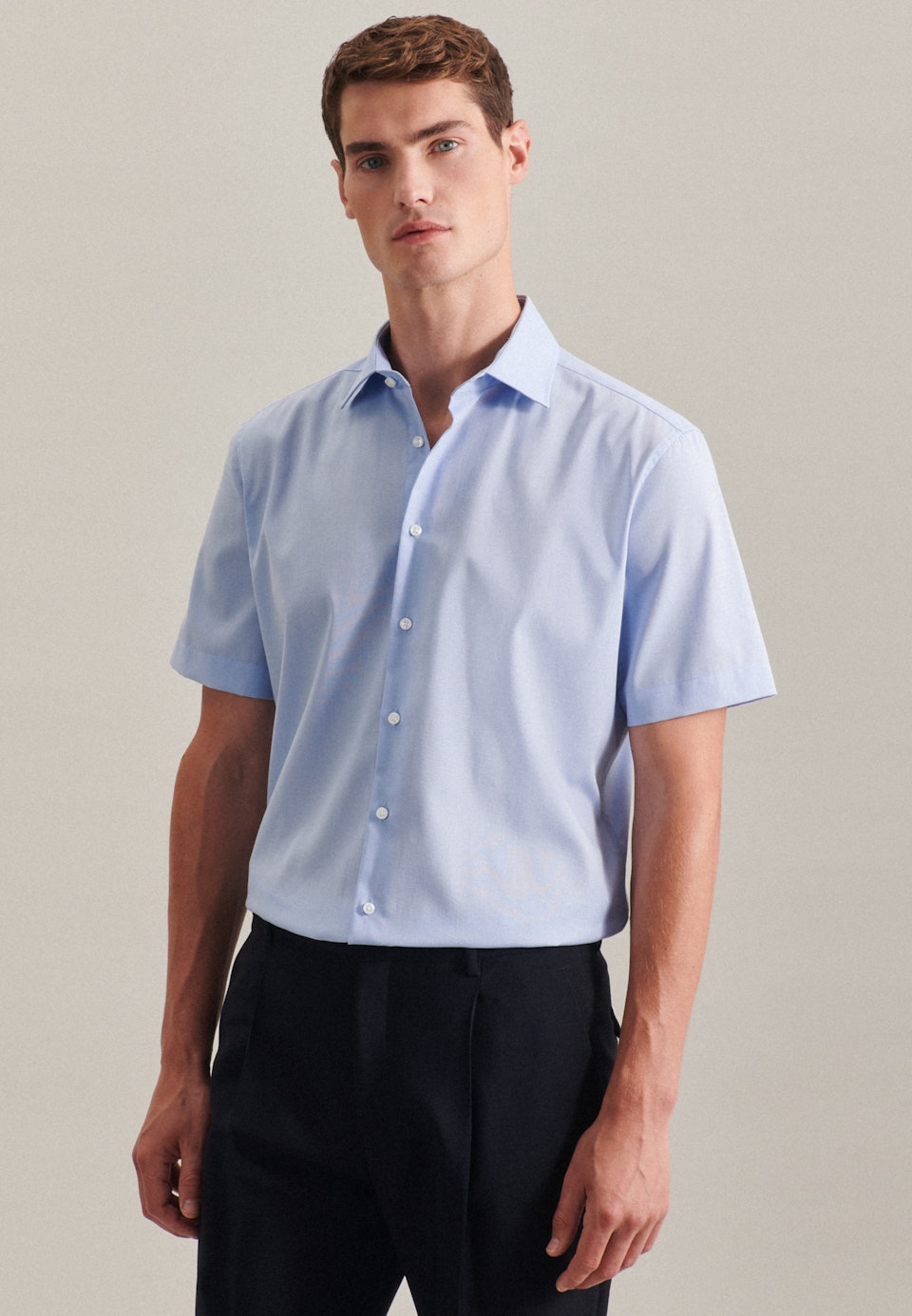 Herren Bügelfreies Fil a fil Kurzarm Business Hemd in Slim mit Kentkragen  hellblau | Seidensticker