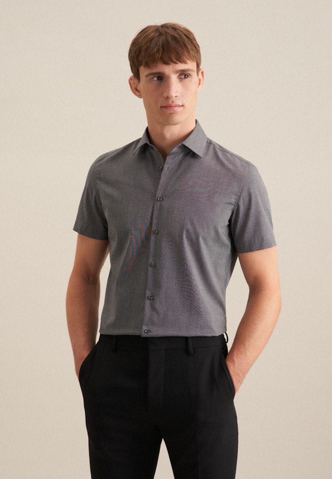 Non-iron Fil a fil Short sleeve Business Shirt in Slim with Kent-Collar in Grey | Seidensticker online shop