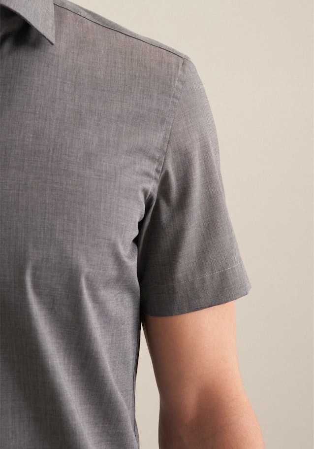 Bügelfreies Fil a fil Kurzarm Business Hemd in Slim mit Kentkragen in Grau |  Seidensticker Onlineshop