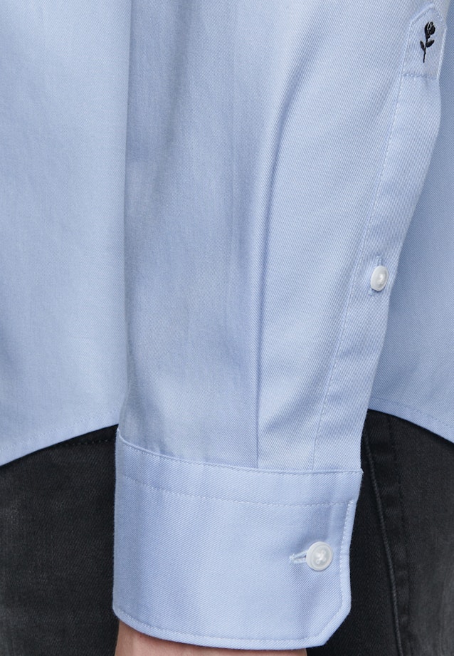 Easy-iron Twill Business Shirt in Shaped with Kent-Collar in Light Blue |  Seidensticker Onlineshop