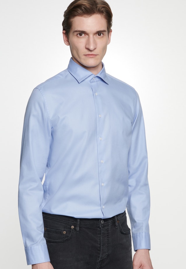 Easy-iron Twill Business Shirt in Shaped with Kent-Collar in Light Blue |  Seidensticker Onlineshop