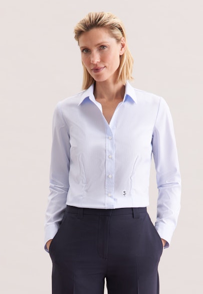Hemdbluse mit Abnähern slim fit in Light Blue |  Seidensticker Onlineshop