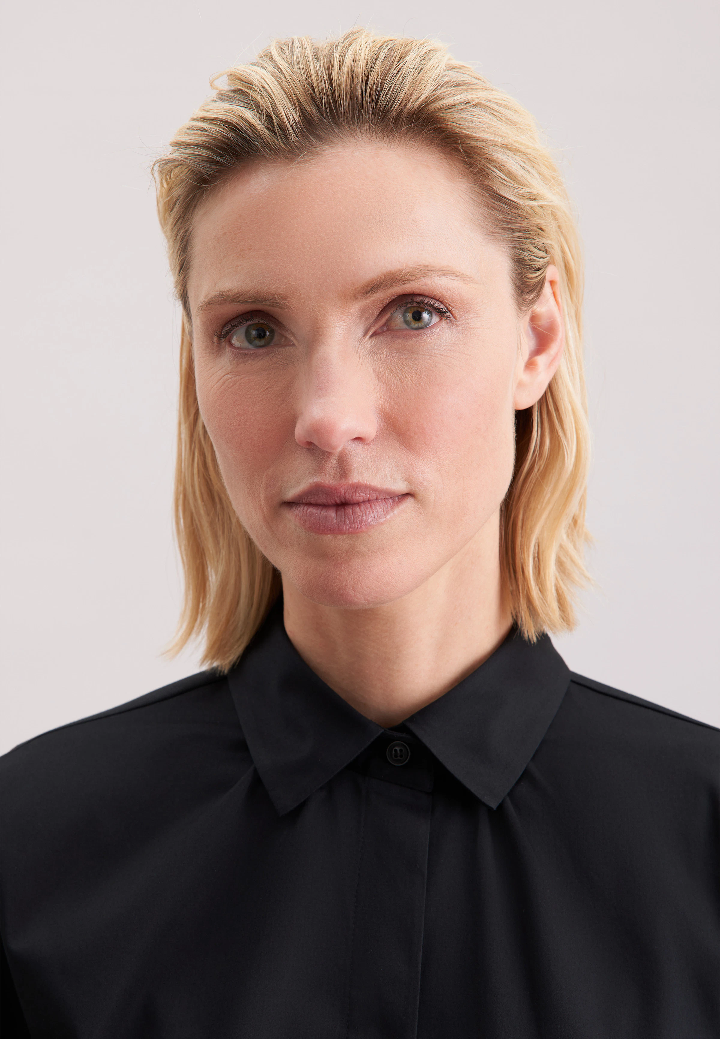 Women Shirt dress with stretch in A-line black | Seidensticker