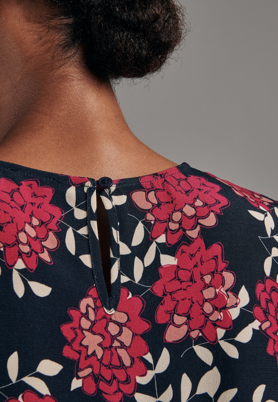 Kurzarm Krepp Shirtbluse in Dunkelblau | Seidensticker Onlineshop