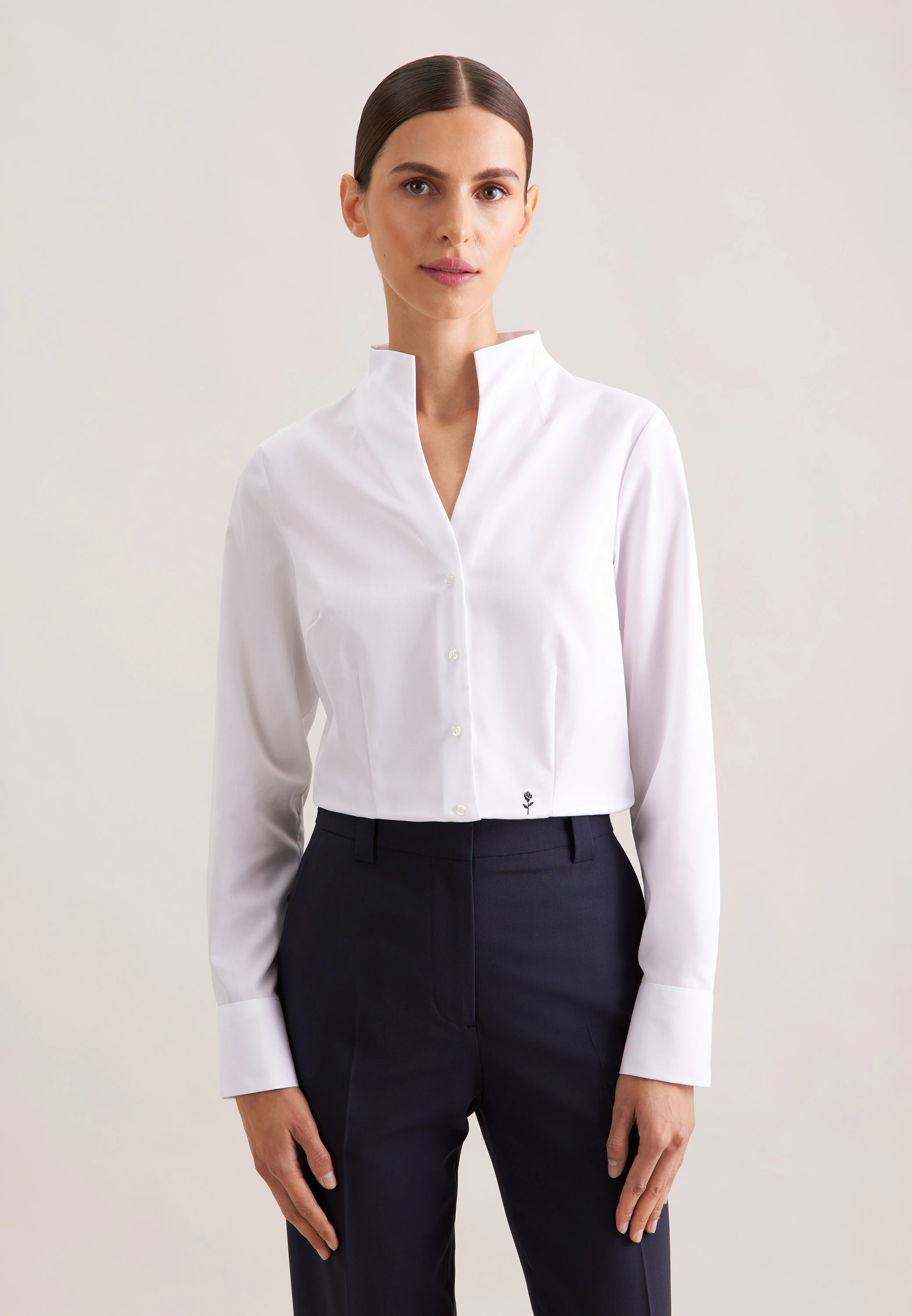 Kelchkragenbluse slim fit Weiß
