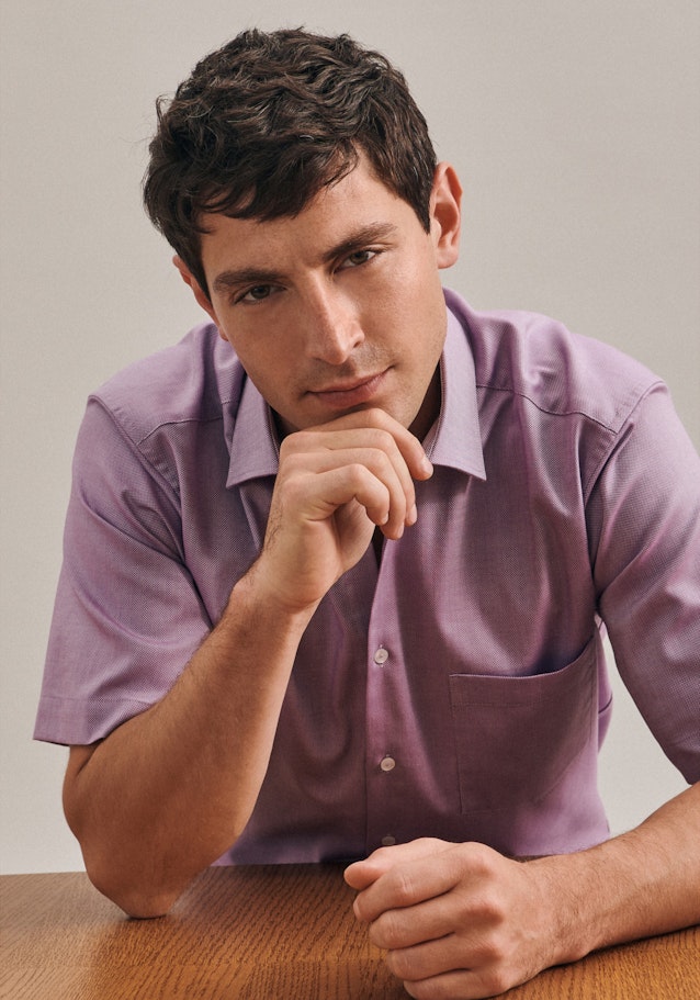 Non-iron Structure Short sleeve Business Shirt in Regular with Kent-Collar in Purple |  Seidensticker Onlineshop