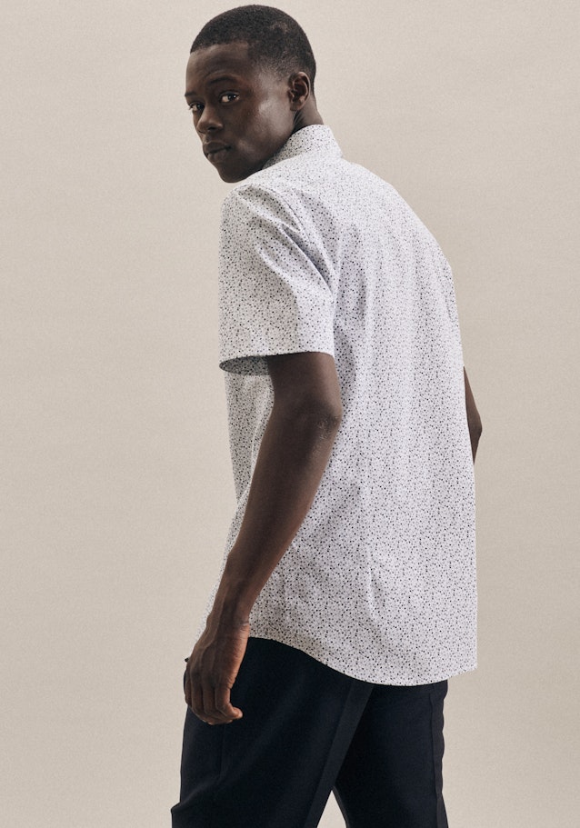 Poplin Short sleeve Business Shirt in Shaped with Kent-Collar in Dark Blue |  Seidensticker Onlineshop