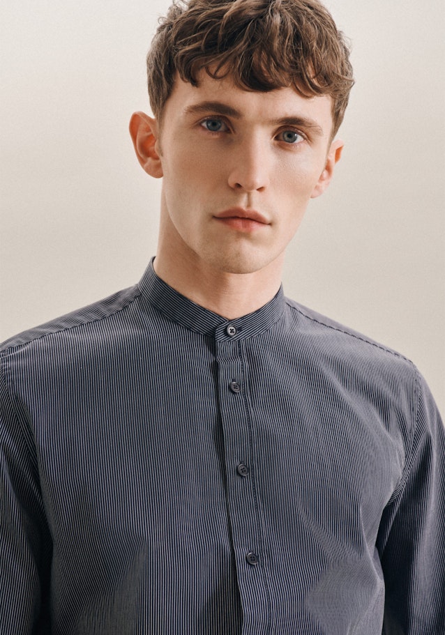 Easy-iron Poplin Business Shirt in Shaped with Stand-Up Collar in Dark Blue |  Seidensticker Onlineshop