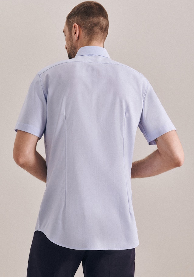 Non-iron Structure Short sleeve Business Shirt in Shaped with Kent-Collar in Light Blue |  Seidensticker Onlineshop