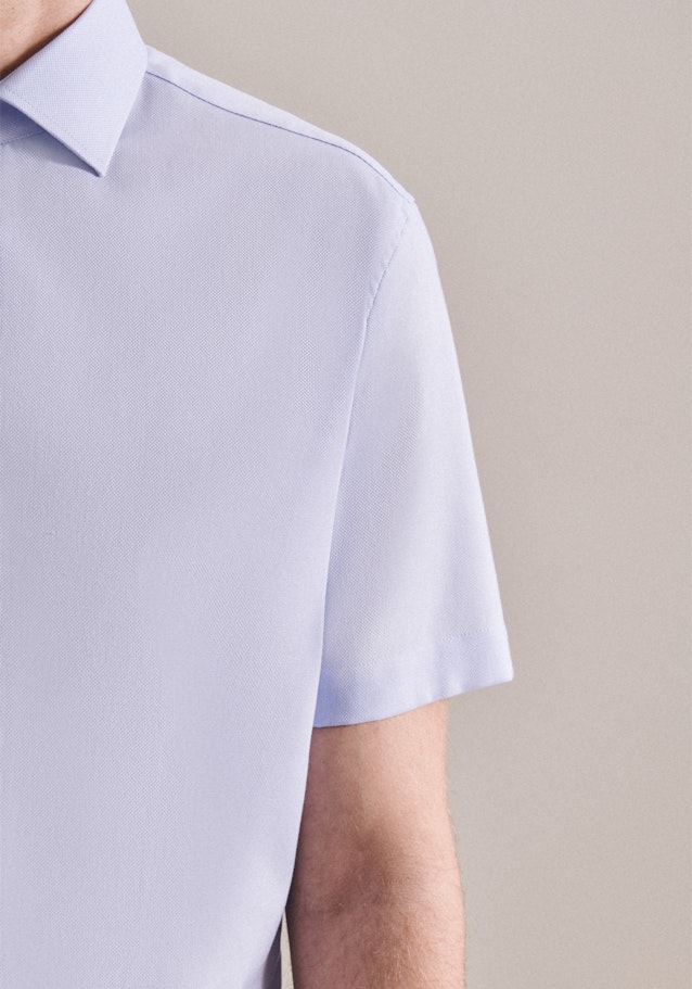 Non-iron Structure Short sleeve Business Shirt in Shaped with Kent-Collar in Light Blue |  Seidensticker Onlineshop