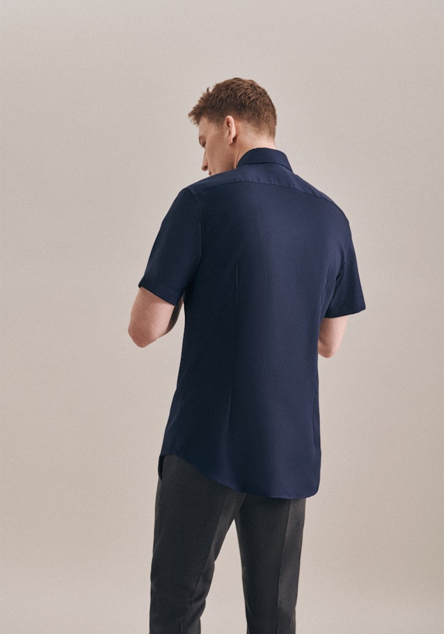 Non-iron Structure Short sleeve Business Shirt in Shaped with Kent-Collar in Dark Blue |  Seidensticker Onlineshop