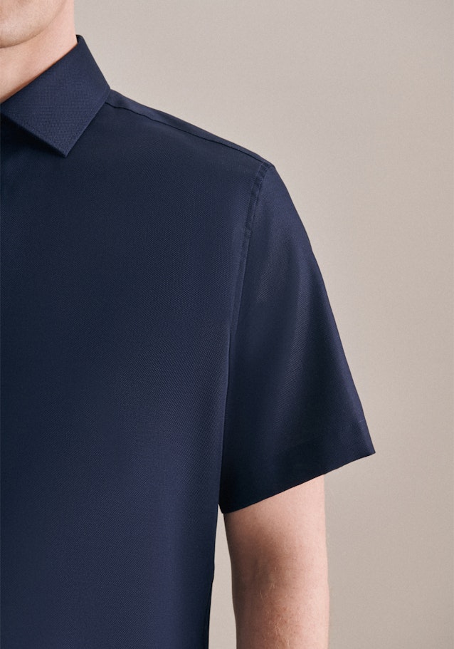 Non-iron Structure Short sleeve Business Shirt in Shaped with Kent-Collar in Dark Blue |  Seidensticker Onlineshop