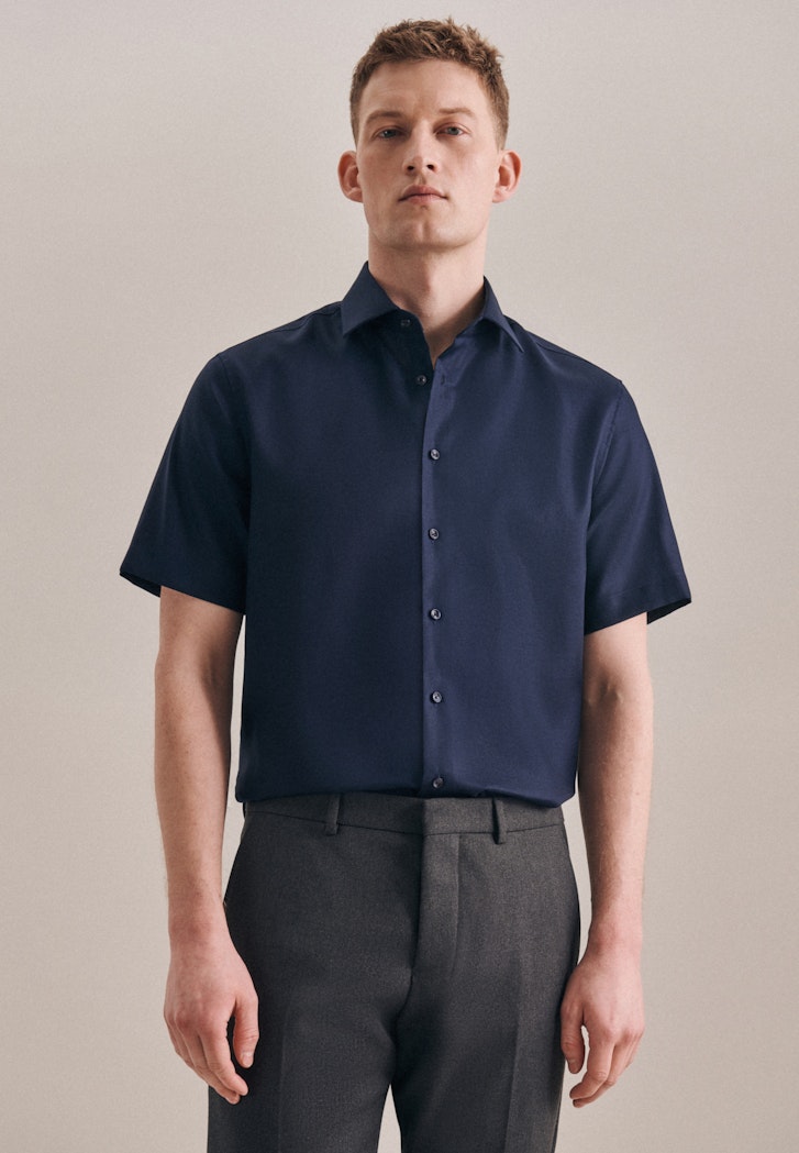 Herren Bügelfreies Struktur Kurzarm Business Hemd in Slim mit Kentkragen  dunkelblau | Seidensticker