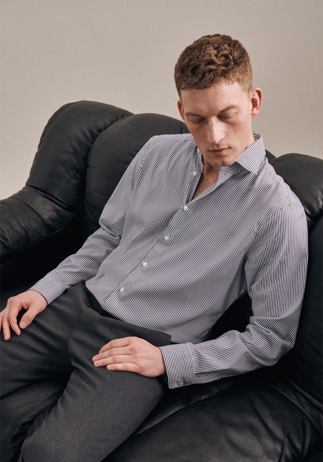 Easy-iron Performance shirt in Regular with Kent-Collar in Dark Blue |  Seidensticker Onlineshop