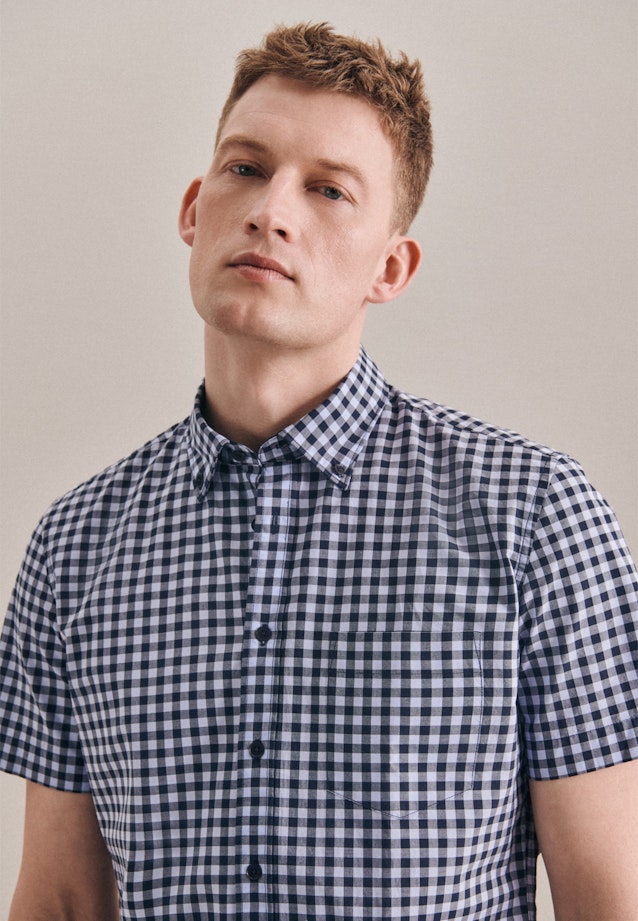 Poplin Short sleeve Business Shirt in Slim with Button-Down-Collar in Light Blue |  Seidensticker Onlineshop