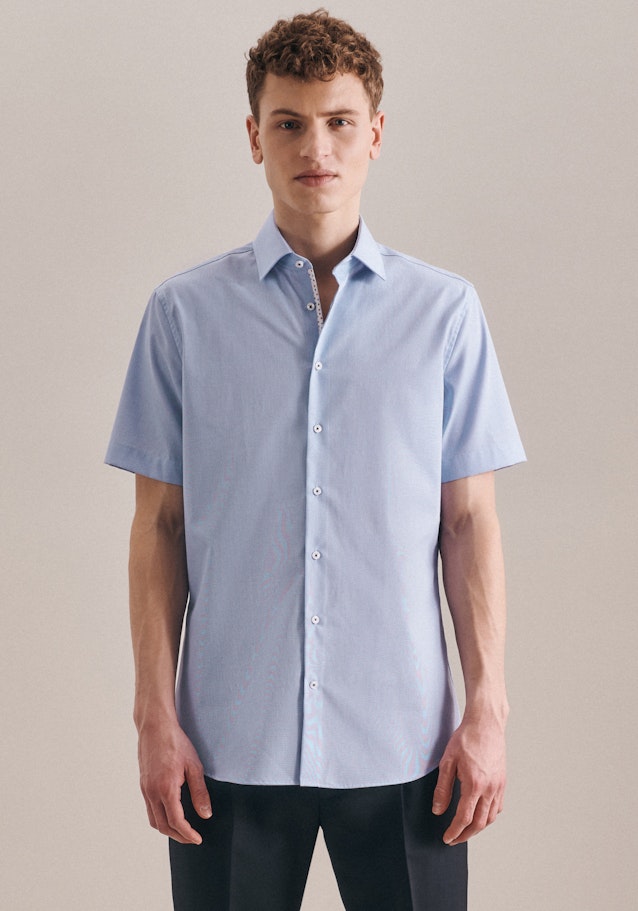 Non-iron Structure Short sleeve Business Shirt in Slim with Kent-Collar in Light Blue | Seidensticker Onlineshop
