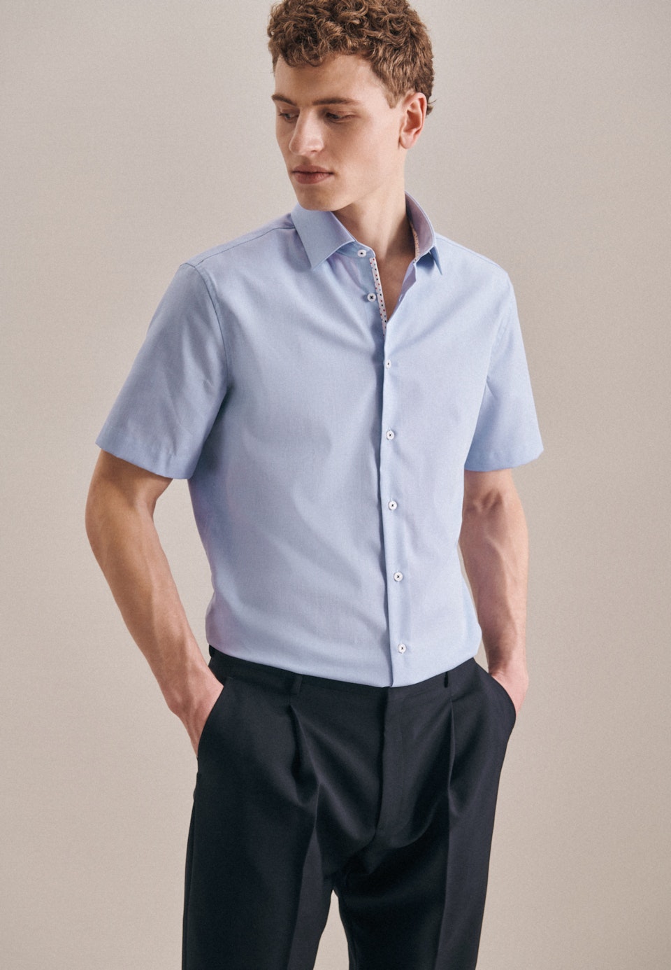 Herren Bügelfreies Struktur Kurzarm Business Hemd in Slim mit Kentkragen  hellblau | Seidensticker | Klassische Hemden