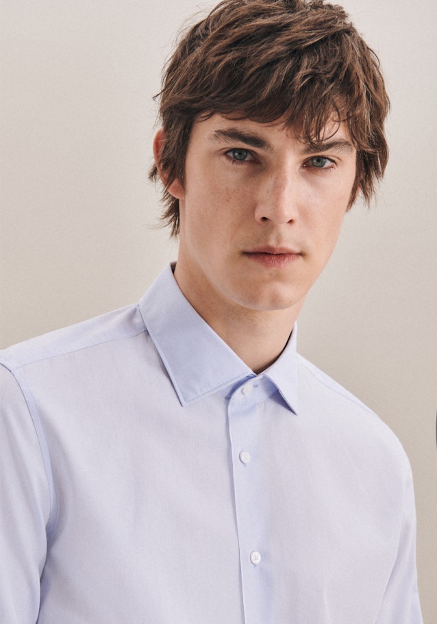 Bügelleichtes Chambray Business Hemd in Slim mit Kentkragen in Hellblau |  Seidensticker Onlineshop