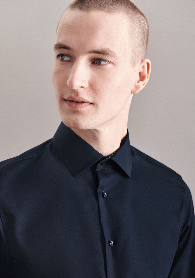 Non-iron Poplin Business Shirt in Shaped with Kent-Collar and extra long sleeve in Dark Blue | Seidensticker Onlineshop