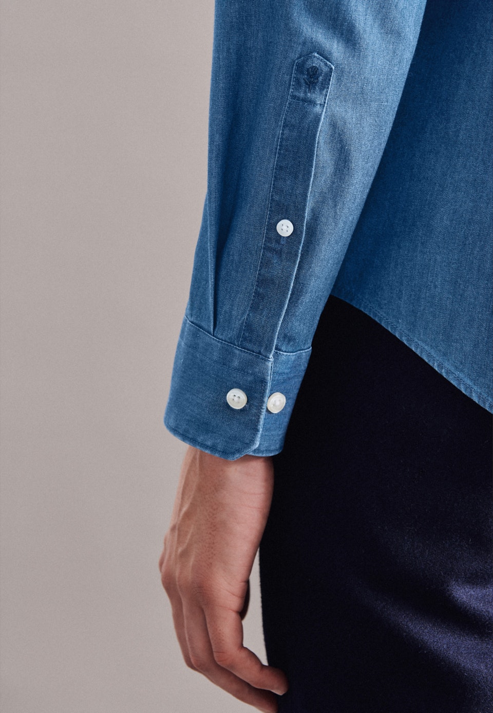 Denimhemd in Slim mit Kentkragen in Mittelblau | Seidensticker Onlineshop