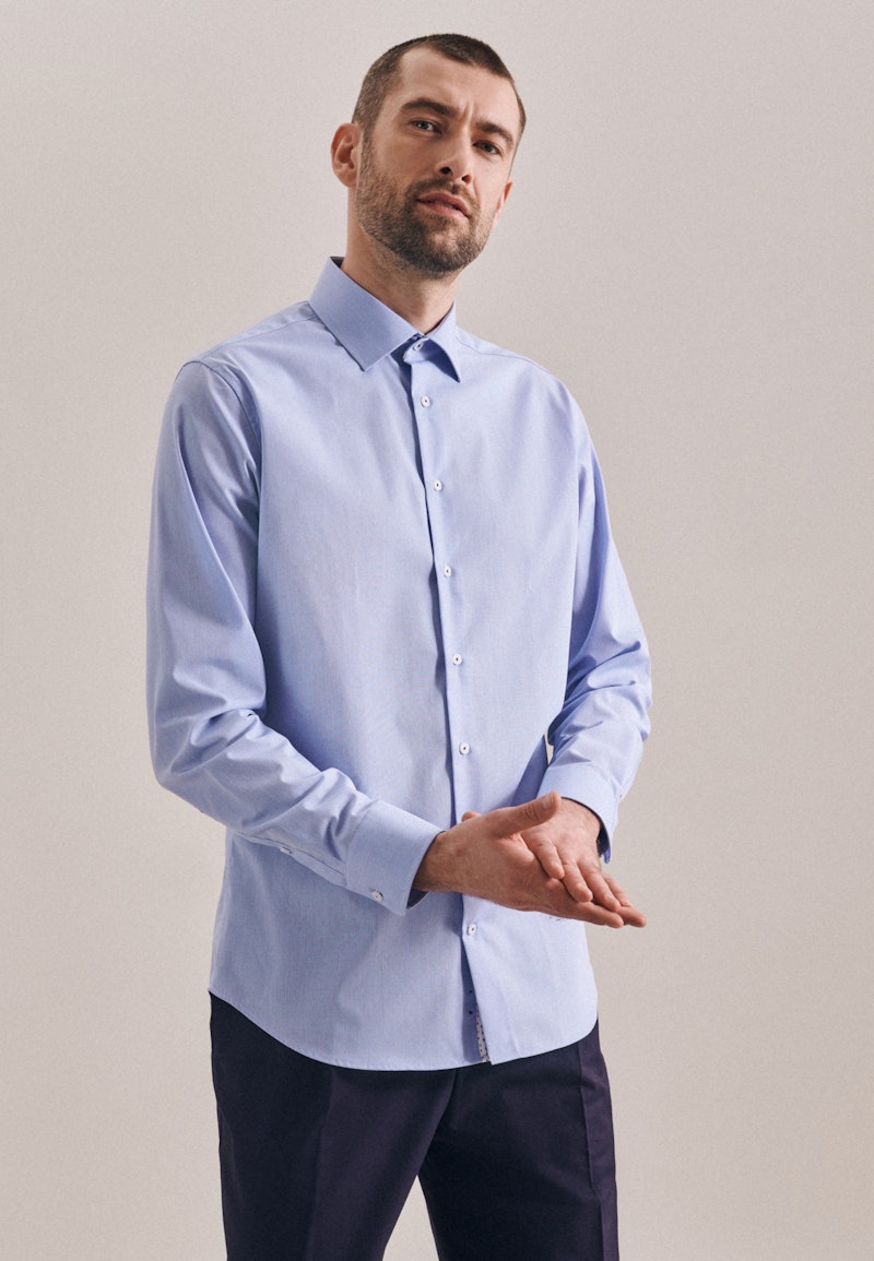 Bügelfreies Struktur Business Hemd in Slim mit Kentkragen und extra langem Arm