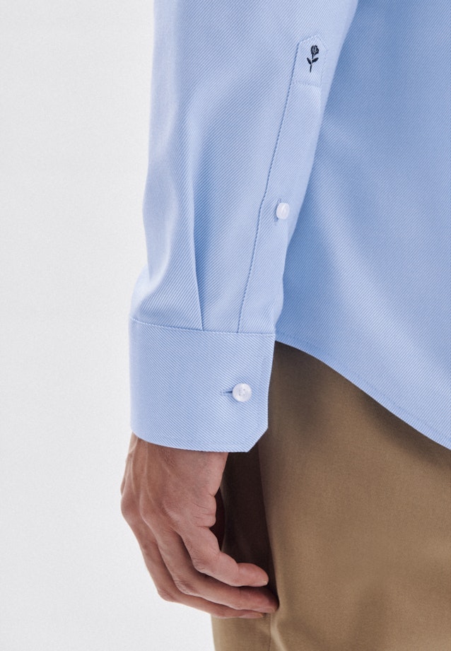 Easy-iron Twill Business Shirt in Shaped with Kent-Collar in Light Blue |  Seidensticker Onlineshop