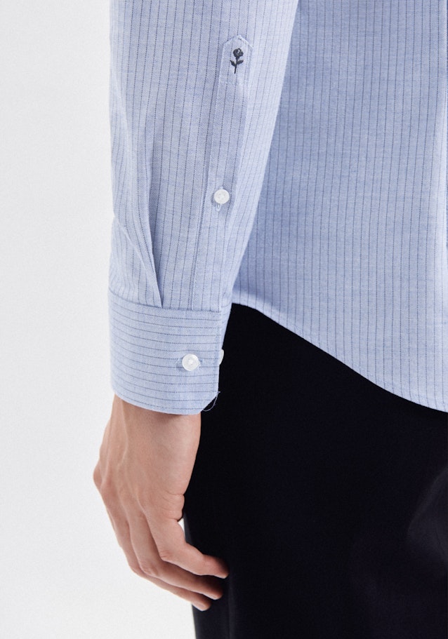 Easy-iron Herringbone pattern Business Shirt in Shaped with Kent-Collar in Light Blue |  Seidensticker Onlineshop