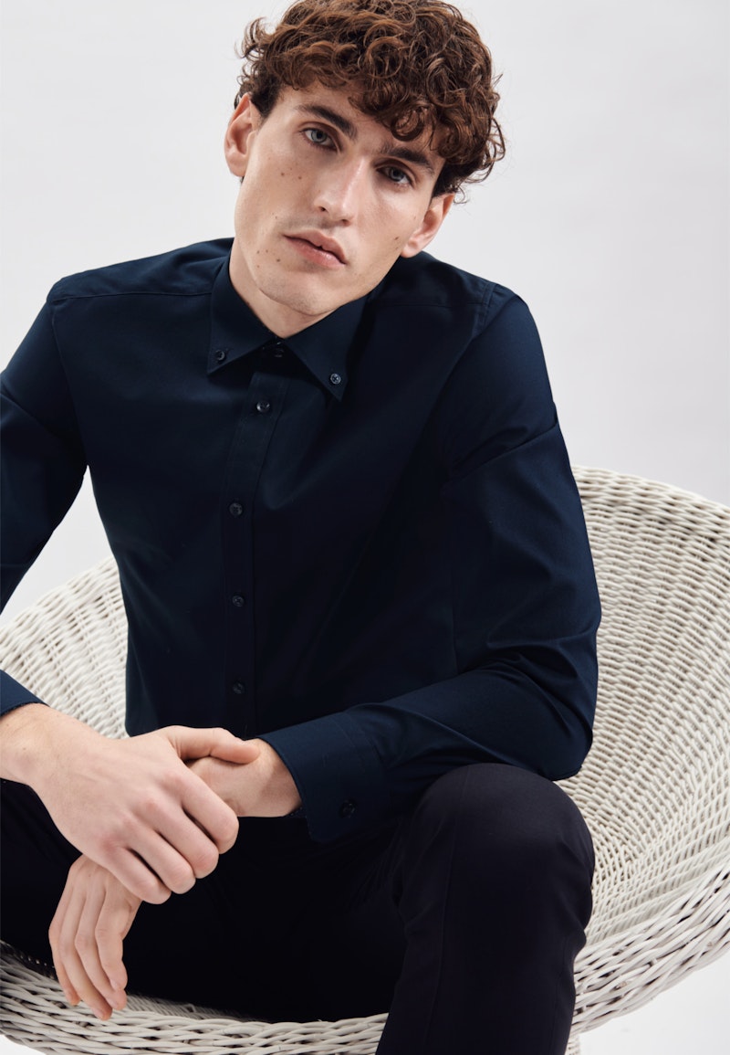Non-iron Poplin Business Shirt in Shaped with Button-Down-Collar