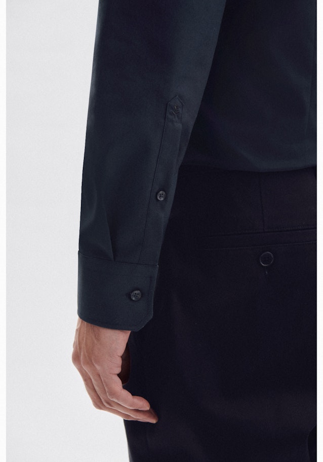 Non-iron Poplin Business Shirt in Shaped with Kent-Collar and extra long sleeve in Dark Blue |  Seidensticker Onlineshop