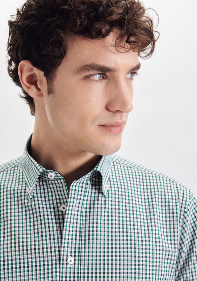 Non-iron Poplin Business Shirt in Shaped with Button-Down-Collar in Green | Seidensticker Onlineshop