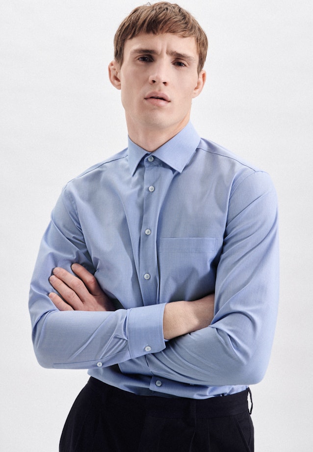 Non-iron Chambray Business Shirt in Regular with Kent-Collar and extra long sleeve in Light Blue |  Seidensticker Onlineshop