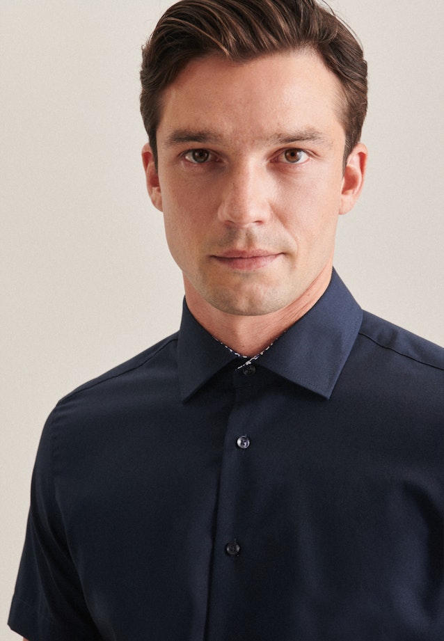 Non-iron Poplin Short sleeve Business Shirt in Slim with Kent-Collar in Dark Blue |  Seidensticker Onlineshop