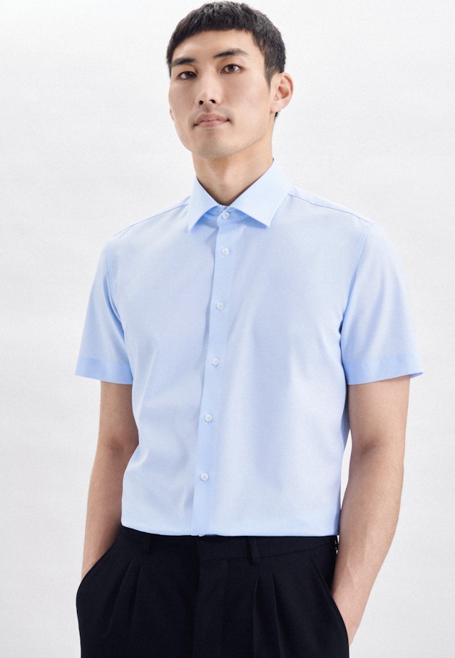 Bügelfreies Popeline Kurzarm Business Hemd in Slim mit Kentkragen in Mittelblau |  Seidensticker Onlineshop