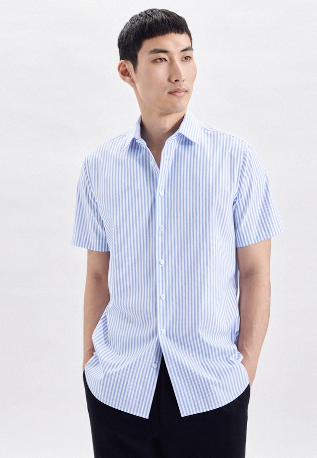 Non-iron Poplin Short sleeve Business Shirt in Shaped with Kent-Collar in Light Blue |  Seidensticker Onlineshop