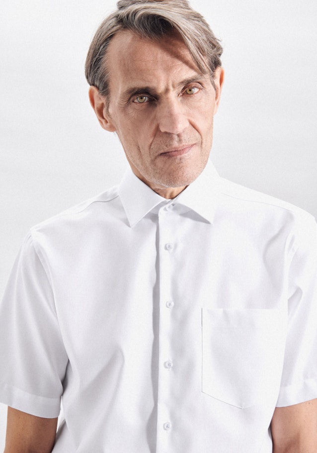 Bügelfreies Kurzarm Oxfordhemd in Regular mit Kentkragen in Weiß |  Seidensticker Onlineshop