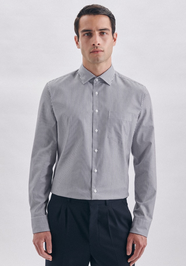 Easy-iron Twill Business Shirt in Shaped with Kent-Collar in Dark Blue |  Seidensticker Onlineshop
