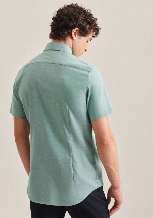 Non-iron Structure Short sleeve Business Shirt in Shaped with Kent-Collar in Green |  Seidensticker Onlineshop