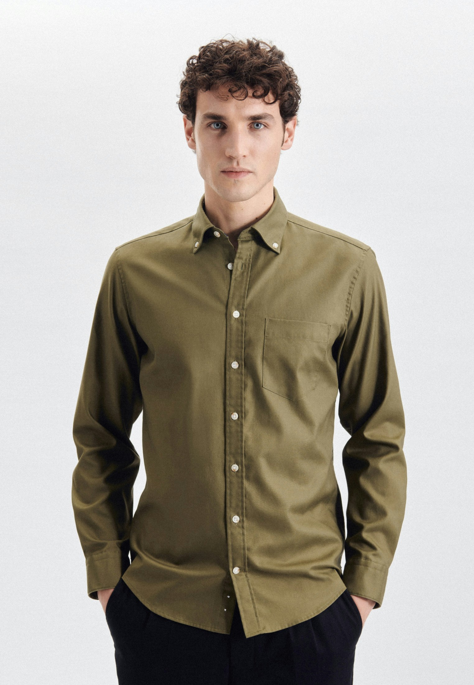 Bügelleichtes Twill Casual Hemd in Regular mit Button Down Kragen Uni