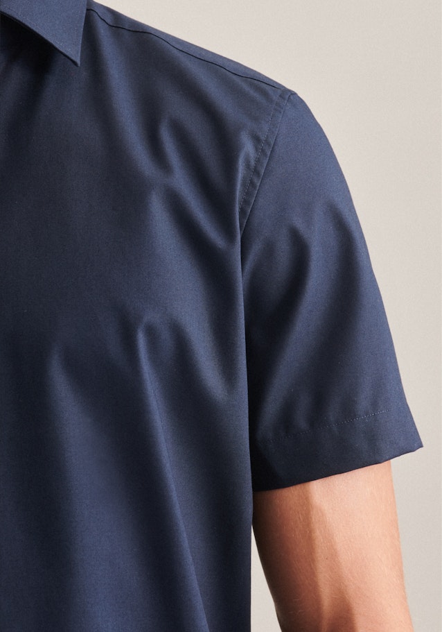 Non-iron Chambray Short sleeve Business Shirt in Shaped with Kent-Collar in Dark Blue |  Seidensticker Onlineshop