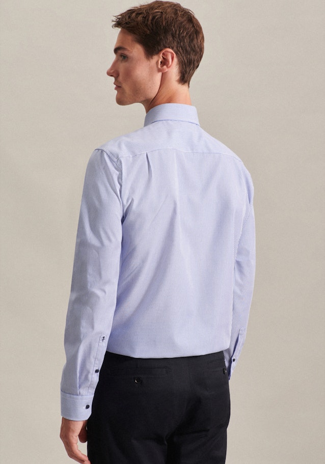 Non-iron Popeline Business overhemd in Regular with Kentkraag and extra long sleeve in Middelmatig Blauw |  Seidensticker Onlineshop