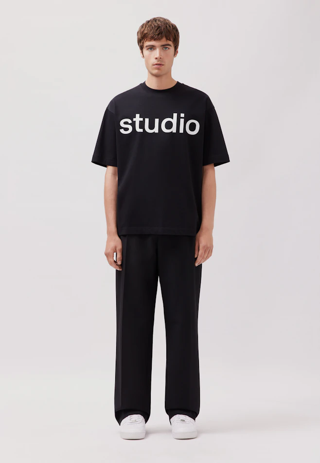 Oversized T-Shirt mit Studio Logo in Schwarz | Seidensticker Onlineshop