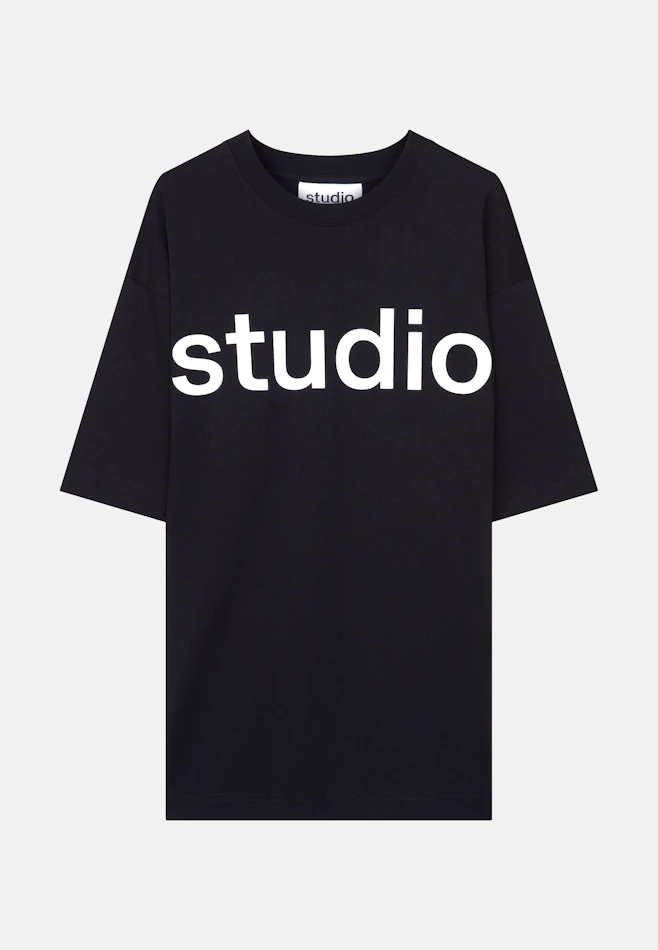 Oversized T-Shirt mit Studio Logo in Schwarz | Seidensticker Onlineshop