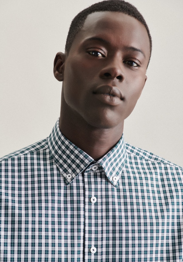 Non-iron Poplin Business Shirt in Shaped with Button-Down-Collar in Green | Seidensticker Onlineshop