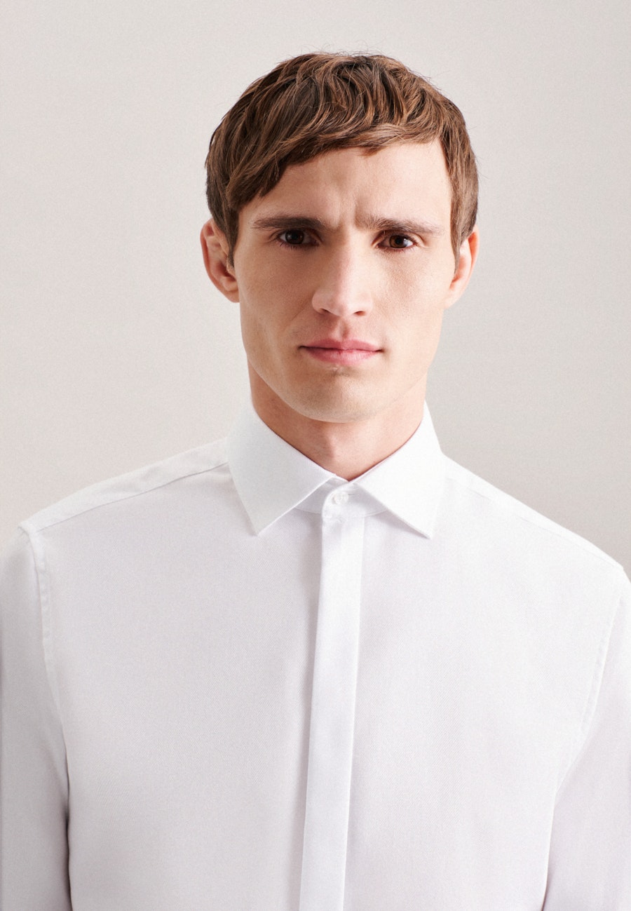 Bügelleichtes Twill Smokinghemd in Regular mit Kentkragen in Weiß |  Seidensticker Onlineshop