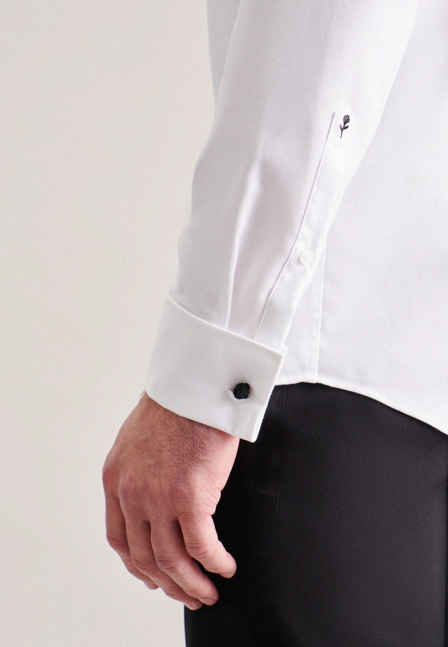 Bügelleichtes Twill Smokinghemd in Regular mit Kentkragen in Weiß |  Seidensticker Onlineshop